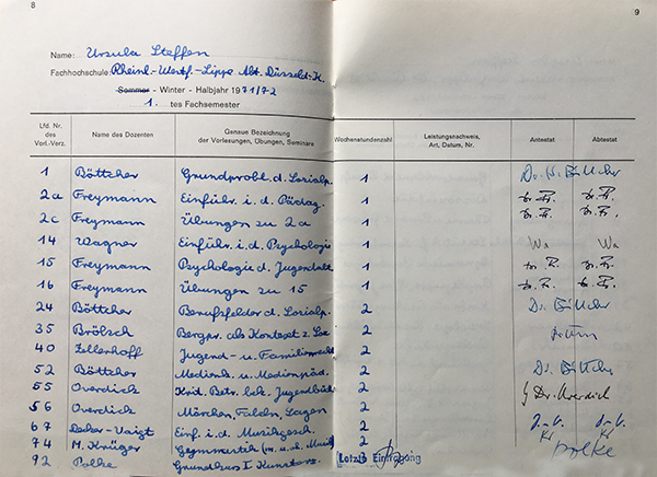 Studienbuch einer Studentin der Sozialpädagogik